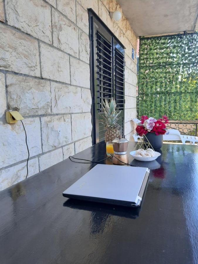 Giovanna - Spacious Lovely Apartment Supetar Exterior photo