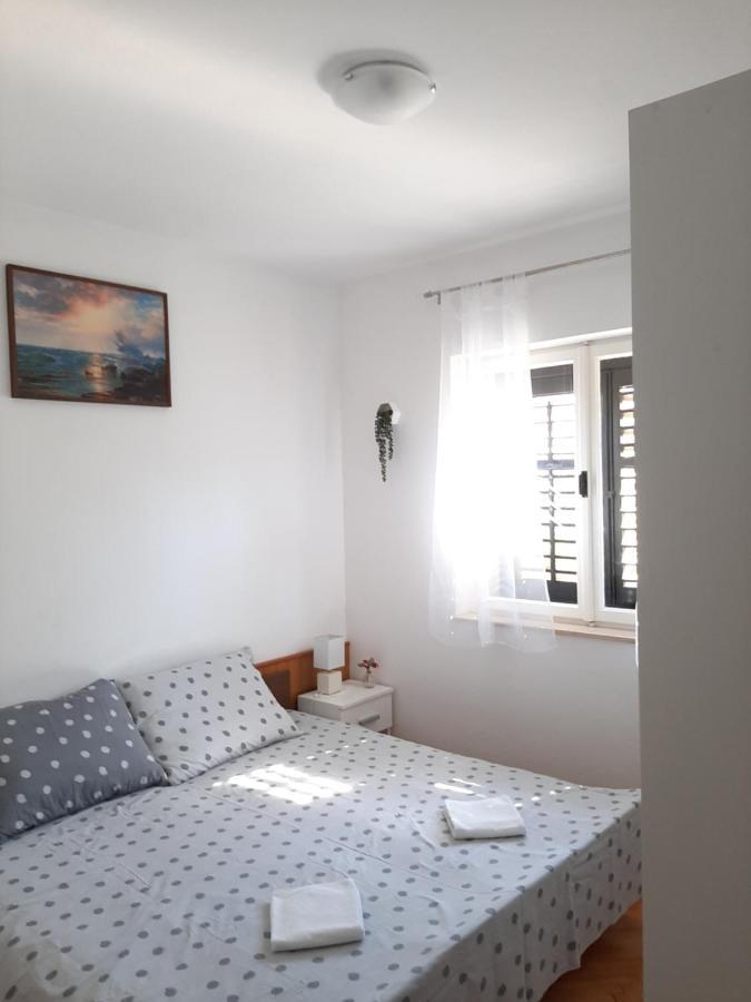 Giovanna - Spacious Lovely Apartment Supetar Exterior photo