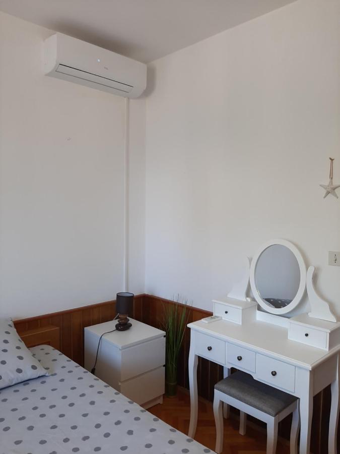 Giovanna - Spacious Lovely Apartment Supetar Exterior photo