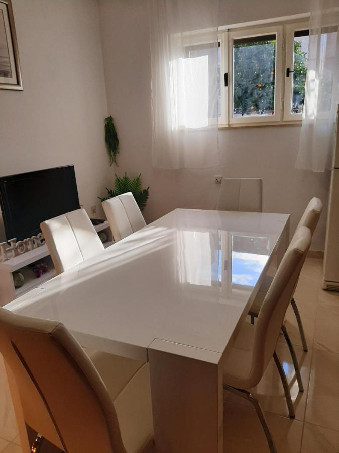 Giovanna - Spacious Lovely Apartment Supetar Exterior photo
